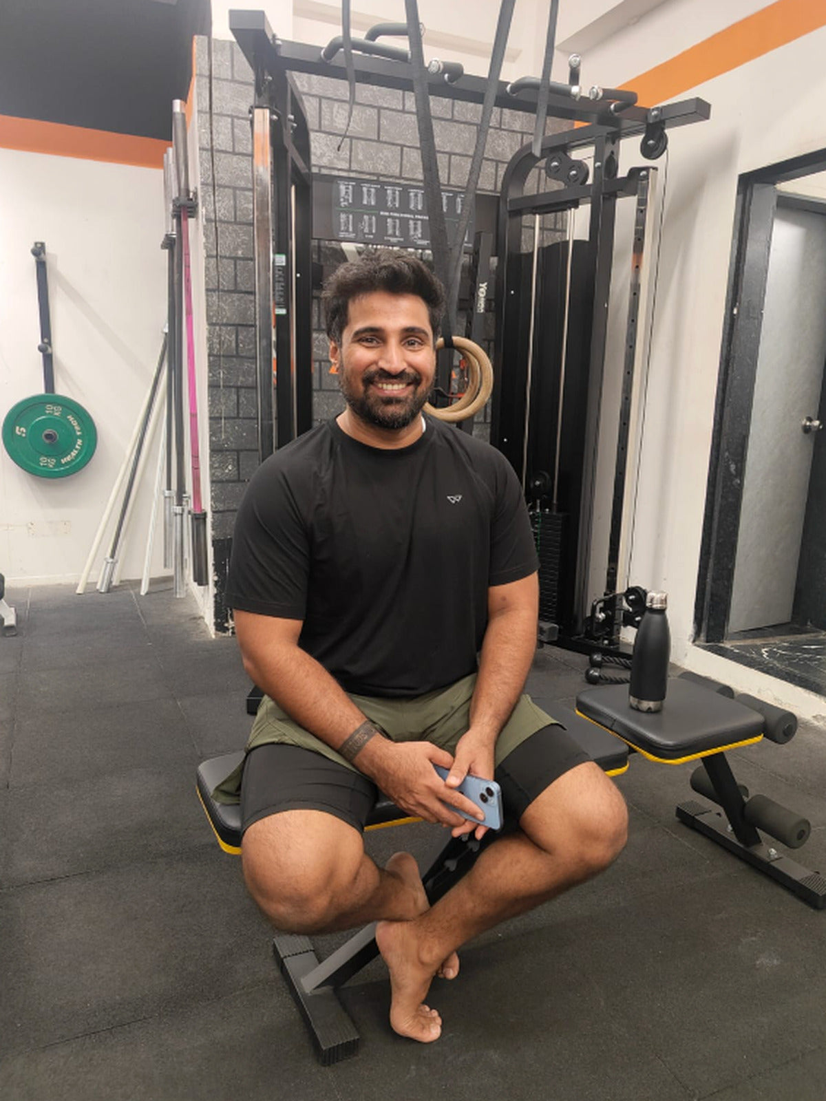 Real customer wearing WEARTH Motion Tee in black at the gym