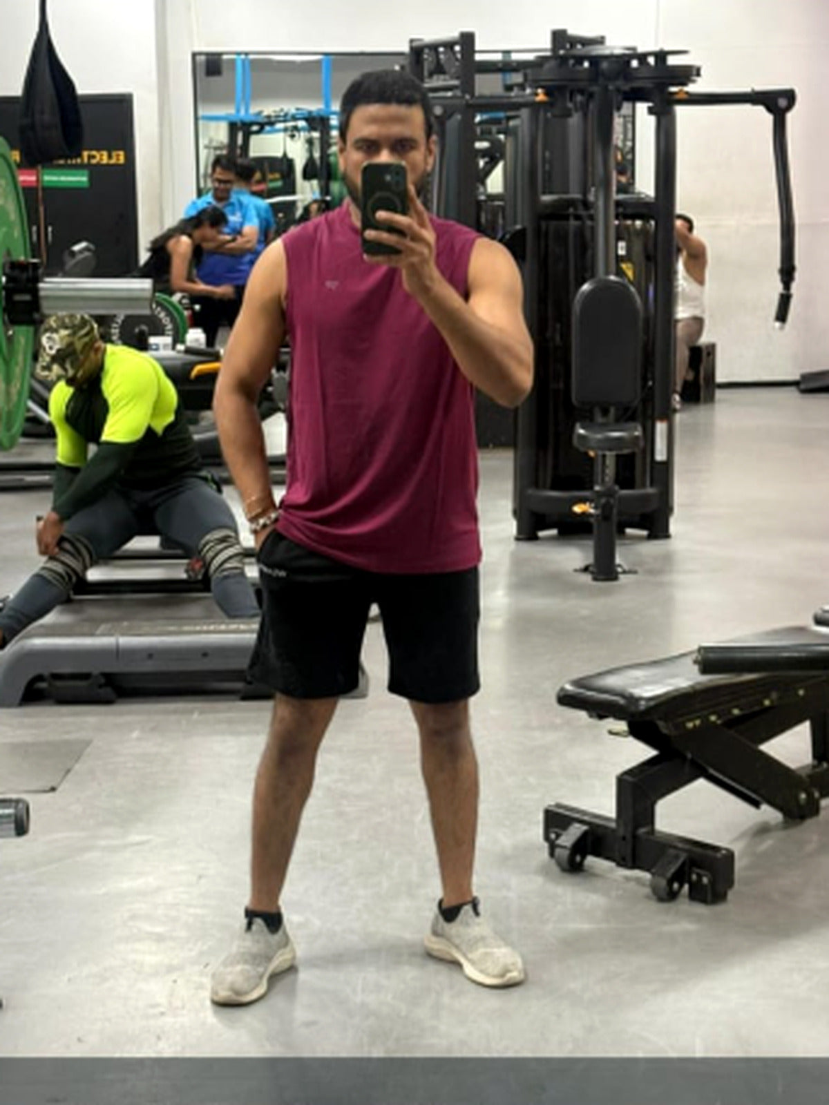 Real customer wearing WEARTH men's Edge Tank