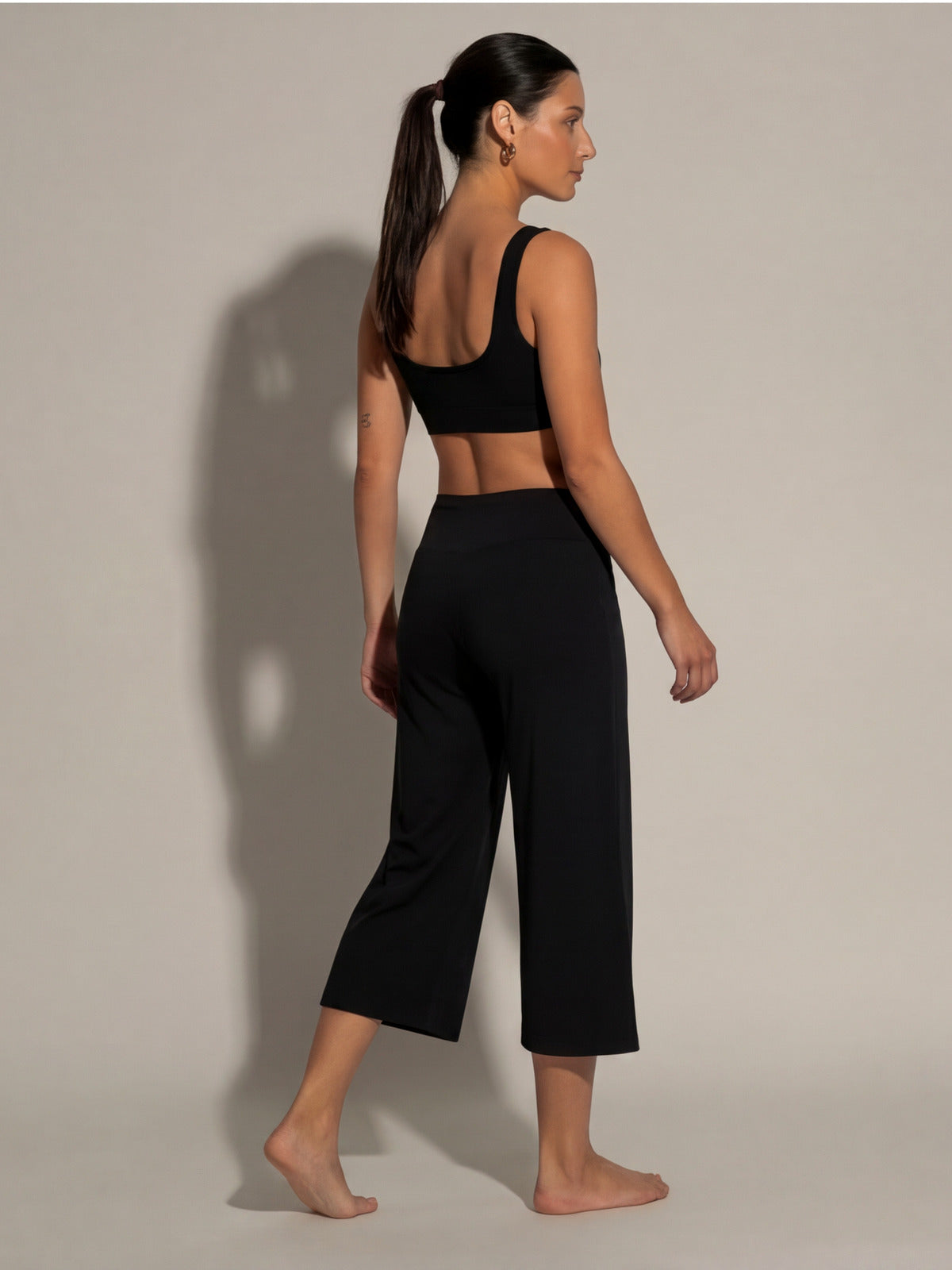 WEARTH The Studio Crop — Black — Studio Detail — Plant-Based Activewear